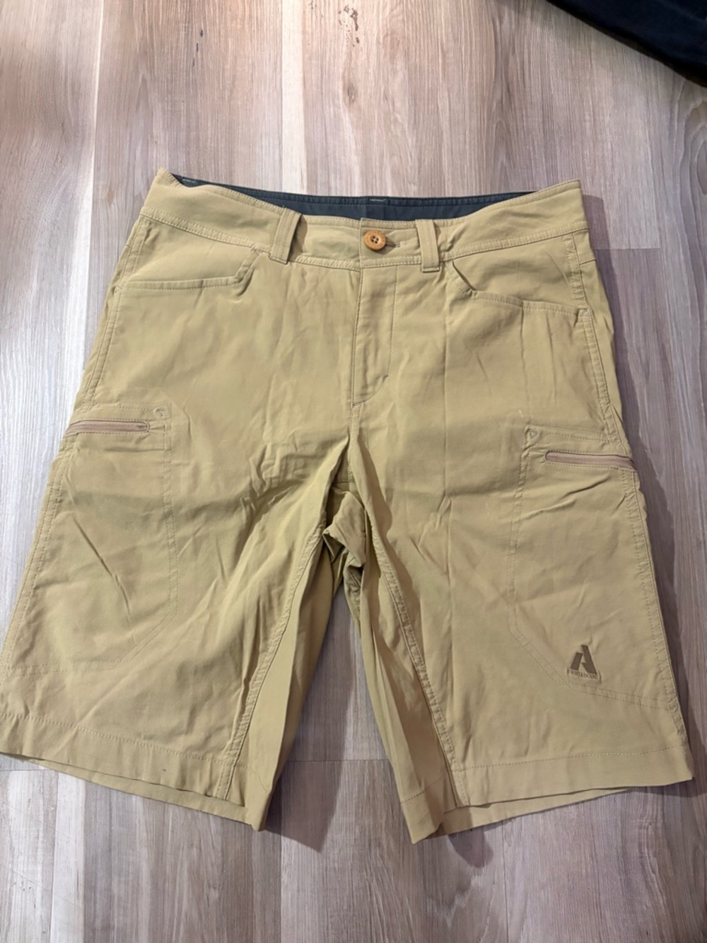 Men’s Eddie Bauer Shorts - Size 32